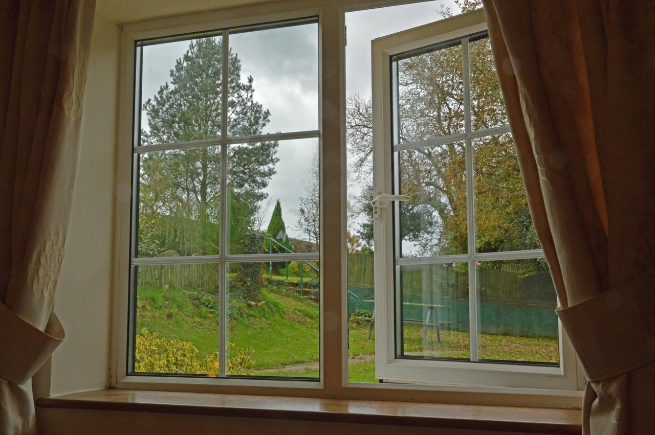 Bed and Breakfast Bryn Hebog Кармартен Екстер'єр фото